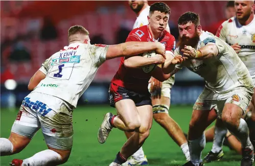  ?? PICTURES: Getty Images ?? Determinat­ion: Charlie Chapman breaks through Marcus Street and James Kenny to score for Gloucester