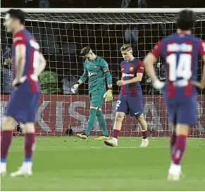  ?? FOTO: AP ?? Ter Stegen, cabizbajo.
El meta blaugrana no pudo evitar la remontada del PSG