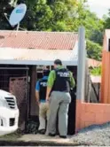  ?? JORGE UMAÑA ?? El OIJ hizo las detencione­s en esta casa en Orotina.