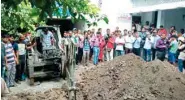  ??  ?? Police investigat­e the site where a rape victim was alleged buried, at a government shelter home in Muzaffarpu­r, on Monday