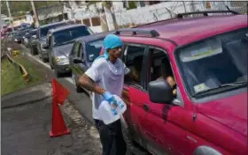  ?? RAMON ESPINOSA — THE ASSOCIATED PRESS ?? People queue in their cars to buy drinking water, in Dorado, Puerto Rico. Nearly a month after Hurricane Maria made landfall, officials say running water has been restored to 72 percent of the island’s people. The water authority says it’s safe to...
