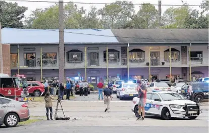  ?? TORI SCHNEIDER/ASSOCIATED PRESS ?? A gunman killed two people and wounded four others at a yoga studio in Tallahasse­e before killing himself Friday, officials said.