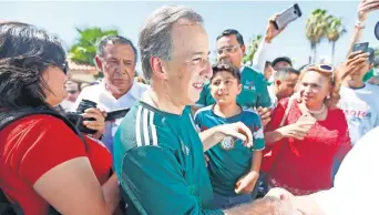  ??  ?? José Antonio Meade aseveró que el partido de la Selección Mexicana contra su similar de Alemania dejó claro “que cuando se enfrentan la M y la A, gana la M”, en referencia a Andrés Manuel López Obrador.