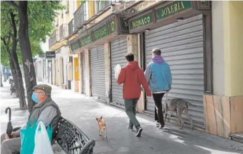  ?? PACO MARTÍN ?? Imagen ayer de una calle de Jerez de la Frontera tras el cierre de la actividad no esencial