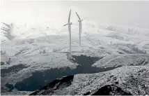  ?? PHOTO: DAVID UNWIN/STUFF ?? The icy view over the Ruahine Range from the Saddle Rd.