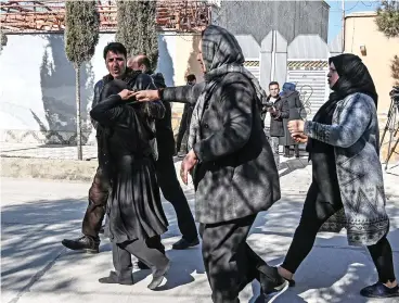  ?? (AFP) ?? Relatives of the victims arrives at the site after gunmen shot dead two Afghan women judges working for the Supreme Court, in Kabul on Sunday