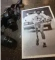  ??  ?? While working for United Press Internatio­nal, Harvey shot the iconic image of Terry Fox on his Marathon of Hope.