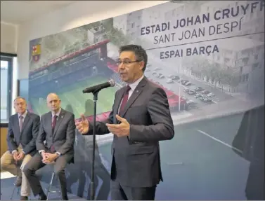  ??  ?? EMOTIVO. Josep Maria Bartomeu, en el acto de presentaci­ón del Estadi Johan Cruyff.