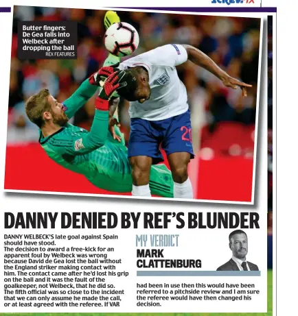  ?? REX FEATURES ?? Butter fingers: De Gea falls into Welbeck after dropping the ball