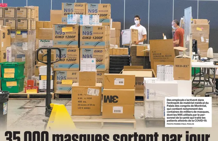  ?? PHOTO PIERRE-PAUL POULIN ?? Des employés s’activent dans l’entrepôt de matériel médical du Palais des congrès de Montréal, qui contient notamment des centaines de milliers de masques, dont les N95 utilisés par le personnel de la santé qui traite les patients atteints de la COVID-19.