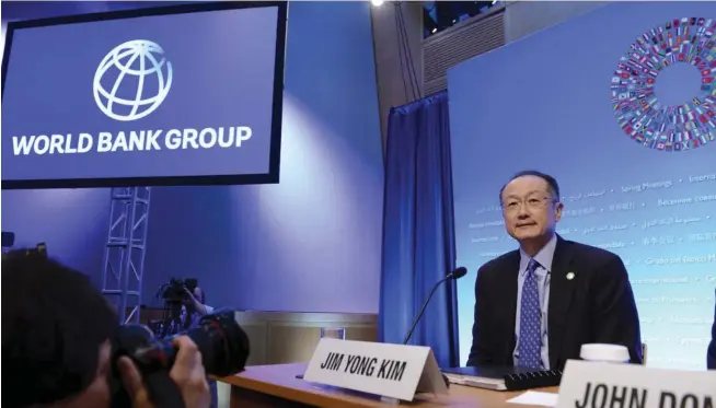  ??  ?? Mejores oportunida­des. Jim Yong Kim se unirá a la firma Global Infraestru­cture Patners (GIP) para ayudar al sector privado a financiar proyectos en mercados emergentes.