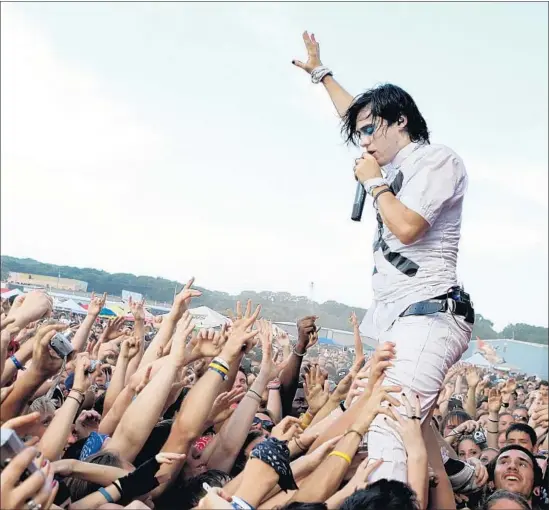  ?? Marc Andrew Deley FilmMagic ?? JARED LETO, an Oscar-winnning actor when he’s not fronting the band 30 Seconds to Mars, at a key early gig on 2006 Warped Tour in Fitchburg, Mass.