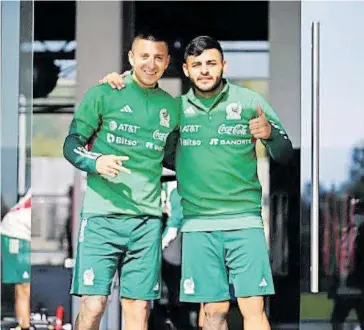  ?? CORTESÍA/@SELECCIÓN NACIONAL DE MÉXICO ?? Roberto Alvarado con Selección Nacional