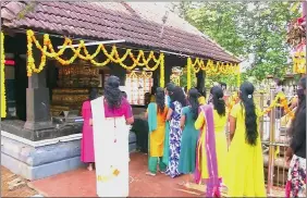  ?? ANI ?? This 31 August 2020 photo shows devotees offering prayer on the occasion of Onam festival, at a temple, in Kochi in Kerala.