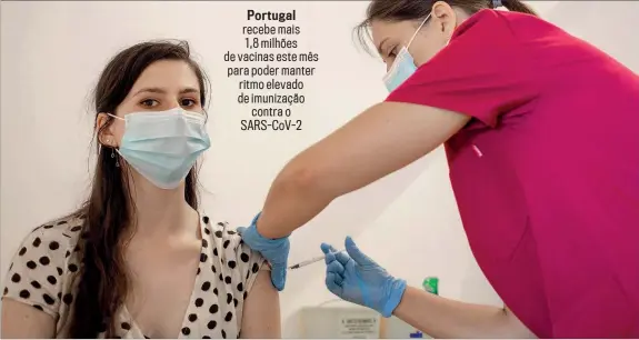  ??  ?? Portugal recebe mais
1,8 milhões de vacinas este mês para poder manter ritmo elevado de imunização
contra o SARS-CoV-2