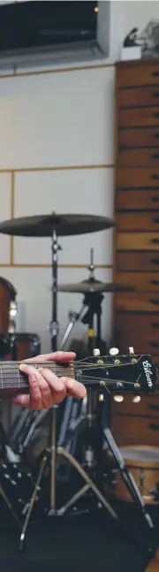  ?? Photograph: John Maher ?? Edwyn Collins with a vintage Gibson guitar at Clashnarro­w Studios, Helmsdale