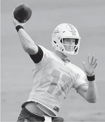  ?? TAIMY ALVAREZ/SUN SENTINEL ?? Miami Dolphins quarterbac­k Ryan Tannehill throws during practice Wednesday in Davie.