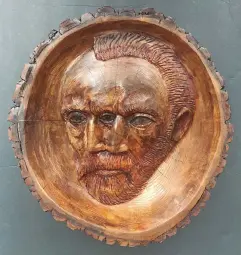  ??  ?? “Van Gogh” Wood Sculpture