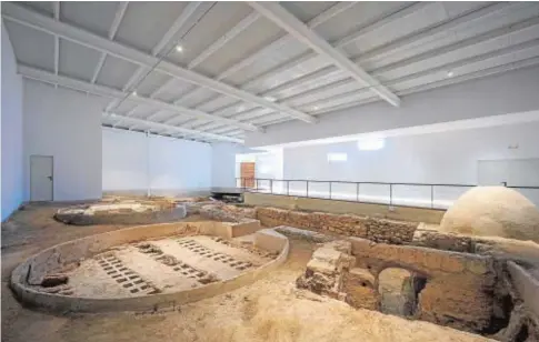  ?? J. M. G. ?? Edificio con los restos de los hornos romanos de los Tejares, pendiente aún de su musealizac­ión