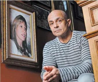  ?? BARRY GRAY THE HAMILTON SPECTATOR ?? Bottom: Brad Chichakian beside a photo of his wife, Kelly Knuckle who died by suicide in the face of unbearable pain and incapacita­tion.