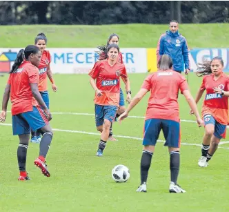  ?? EFE ?? Las jugadoras de la selección Colombia de mayores durante un entrenamie­nto en Bogotá.