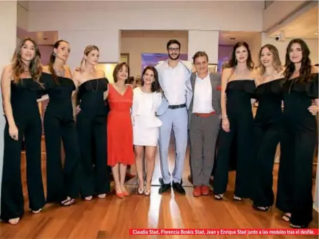  ??  ?? Claudia Stad, Florencia Boskis Stad, Jean y Enrique Stad junto a las modelos tras el desfile.