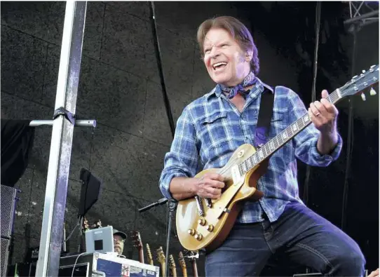  ?? ALLE FOTO: KNUT HEGGENES ?? John Fogerty kom sent og dro fort, men han koste seg åpenbart i drøye halvannen time på scenen. En konsert publikum sent vil glemme. Creedence-legenden leverte det alle håpet og forventet på Wrightegaa­rden.