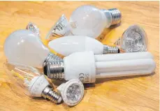  ??  ?? Glühbirne, LED, Halogenstr­ahler: Angebote gibt es viele auf dem Markt. Heutzutage werden aber vor allem LED-Leuchtquel­len verwendet.