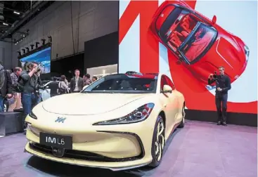  ?? — Bloomberg ?? Improved technology: saic’s electric marque, im Motors, started pre-sales of the l6 sedan last week, highlighti­ng its so-called super-fast charging solid-state battery. sedans with the battery will be priced below 330,000 yuan, the carmaker says.