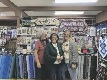  ?? Mara Knaub PHOTO BY MARA KNAUB/YUMA SUN ?? Comings and Goings
SALLY HENRY (center), owner of Grandma’s Quilt Shop, poses with employees Lucinda Johnson (left) and Carey Gravelle.