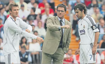  ?? FOTO: J.A. SIRVENT ?? Capello, con Beckham y Raúl, en su segunda etapa en el Real Madrid El técnico italiano regresó para conquistar otra Liga