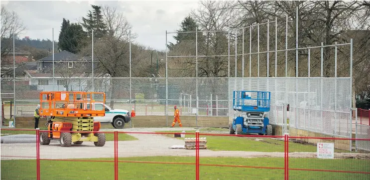  ?? ARLEN REDEKOP/PNG ?? Constructi­on continued on the backstop at the southeast diamond at Nanaimo Park in Vancouver on Tuesday and is expected to continue into next week.