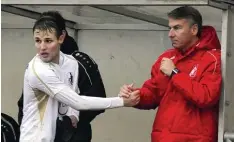  ?? Foto: Fred Schöllhorn ?? Der Bayernliga Aufsteiger TSV Schwaben Augsburg kann sich nicht beklagen. Coach Sören Dreßler (rechts) belegt mit seinem Team (links Marius Kefer) in der Winter pause Platz fünf.