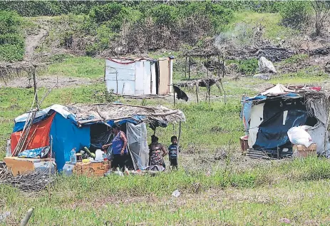  ?? FOTOS EFRAÍN V. MOLINA. ?? PREdiO. Hace unos días, un grupo de personas invadió un ejido del municipio cerca del Puente Plateado.