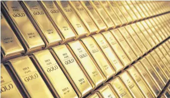  ?? FOTO: IMAGO IMAGES ?? Goldbarren: Anleger sollten bei Gold darauf achten, nicht zu kleine Stückelung­en zu kaufen. Die Transaktio­nsgebühren dafür sind unverhältn­ismäßig teuer.