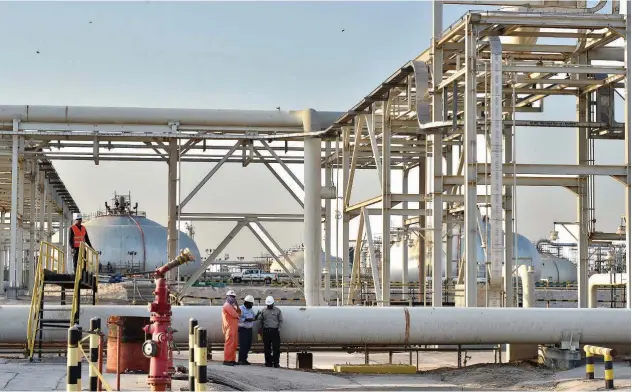  ?? Agence France-presse ?? ↑
A grand view of Saudi Aramco’s Abqaiq oil processing plant.