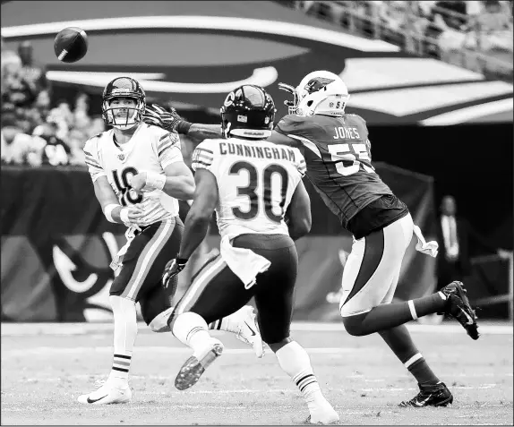  ?? ARMANDO L. SANCHEZ/CHICAGO TRIBUNE ?? Mitch Trubisky throws to Benny Cunningham (30) in the win over the Cardinals last week.