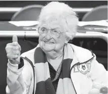  ?? BRIAN CASSELLA/CHICAGO TRIBUNE ?? Sister Jean gives a thumbs-up before a 2018 Loyola game in the NCAA Tournament.