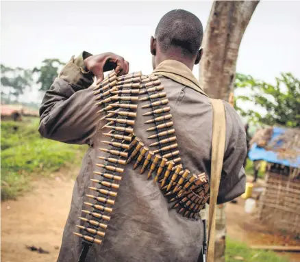  ??  ?? Ein Kämpfer der kongolesis­chen Streitkräf­te – die EU dürfte bald stärker als bisher in Konflikte auf dem afrikanisc­hen Kontinent eingreifen.