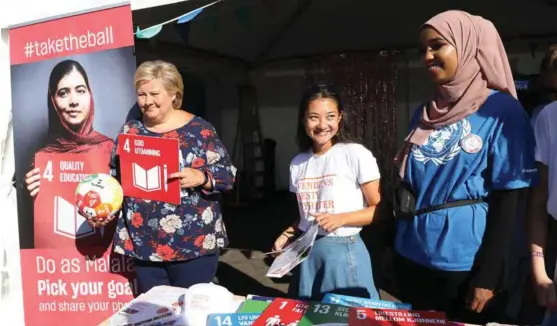  ?? FOTO: MORTEN UGLUM ?? Å sikre flere jenter og gutter gratis og likeverdig utdanning er FNs 4. bærekrafts­mål, som Erna Solberg, trakk frem da hun møtte ungdommer på Global Goals arena på Norway Cup onsdag.
