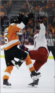  ?? MATT SLOCUM — THE ASSOCIATED PRESS ?? The Flyers’ Jori Lehtera, left, and Columbus’ Lukas Sedlak collide during the first period on Thursday.