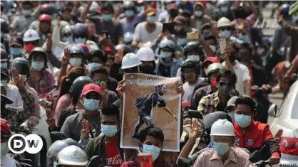  ??  ?? People attend a funeral for 'Angel,' a 19-year-old protester shot dead in Mandalay