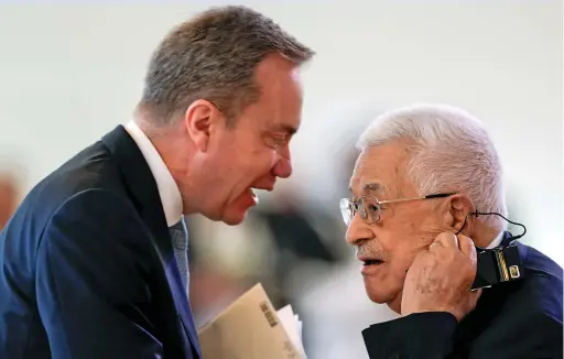  ?? Reuters ?? World Economic Forum President Borge Brende speaks with Palestinia­n President Mahmoud Abbas during the World Economic Forum in Riyadh on Sunday.