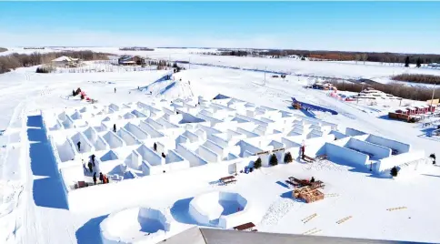  ??  ?? People play in a maze built by farmers Clint and Angie Masse in St Adolphe, Canada. — AFP photo