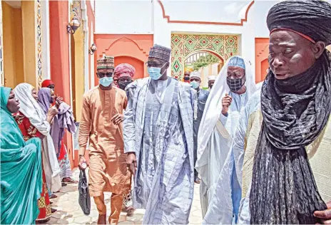  ?? PHOTO: NAN ?? Palace women welcoming the Group Managing Director ( GMD) of the NNPC, Mallam Mele Kyari ( third right) to the Emir’s palace in Misau, Bauchi, during his condolence visit to the Emir of Misau, Alhaji Ahmed Suleiman ( second right), and the entire people of the Emirate Council, over the demise of the immediate past GMD of the NNPC, Maikanti Baru… yesterday.