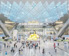  ??  ?? El Aeropuerto Internacio­nal Hamad, en Doha, Catar, figura como el mejor del mundo.