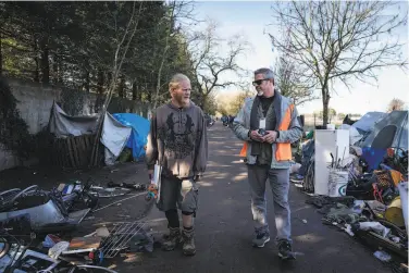  ?? Photos by Rachel Bujalski / Special to The Chronicle ?? Steve Floyd (left) talks to a service provider on the Joe Rodota Trail in Santa Rosa. County officials set Friday as the final date for people to vacate the garbagelad­en trail camp that parallels Highway 12.