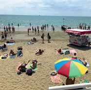  ??  ?? Voglia di mare Spiagge affollate lungo tutto il ponte del 2 giugno in Veneto