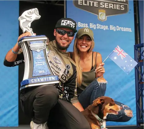  ?? Saito/B.A.S.S
Photo: Seigo ?? MASSIVE WIN: Toowoomba’s Carl Jocumsen and American fiancee Kayla Palaniuk celebrate his victory at the Cherokee Casino Tahlequah Bassmaster Elite tournament at Lake Tenkiller in the US. Jocumsen is the first Australian to win a Bassmaster Elite tournament.