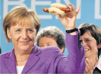  ??  ?? Angela Merkel najnovijim potezima pokušava pridobiti i liberalno-lijevi dio glasačkog tijela u Njemačkoj
